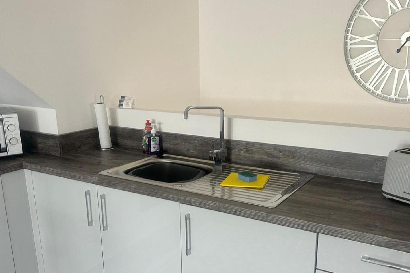 Lanarkshire Apartment- Views- Sleeps 4- Balcony Larkhall  Eksteriør billede