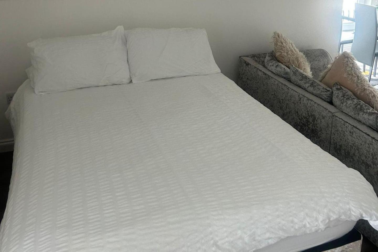 Lanarkshire Apartment- Views- Sleeps 4- Balcony Larkhall  Eksteriør billede