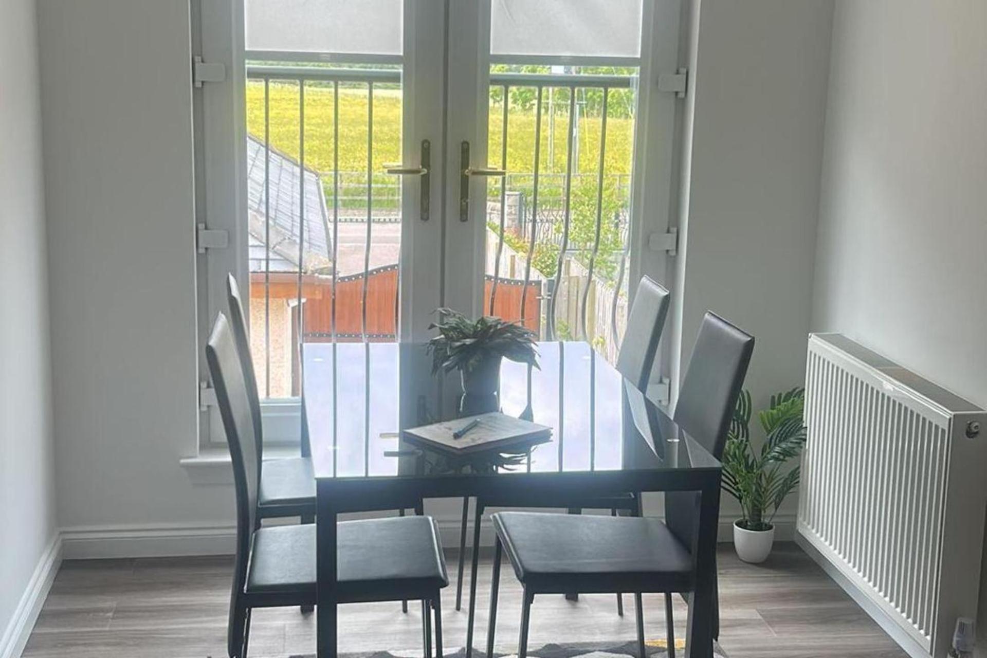 Lanarkshire Apartment- Views- Sleeps 4- Balcony Larkhall  Eksteriør billede